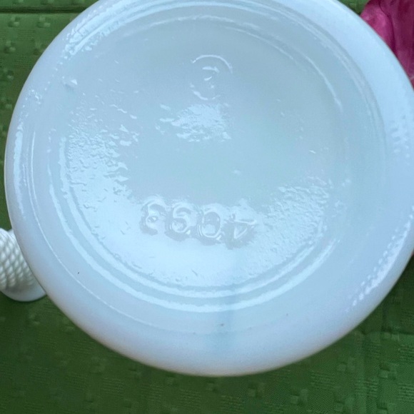 Milk Glass milk glass  Hobnail  Bud vases lot of (2) vintage - Picture 6 of 7